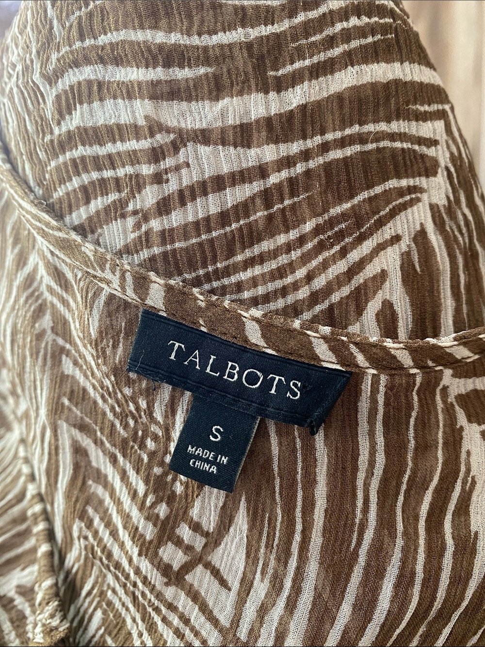 🎈Talbots brown & white sheer palm leaf print blouse with tie-sleeve details! - Picture 5 of 8